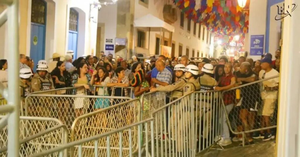 Lotação no Largo do Pelourinho durante o São João 2025 em Salvador