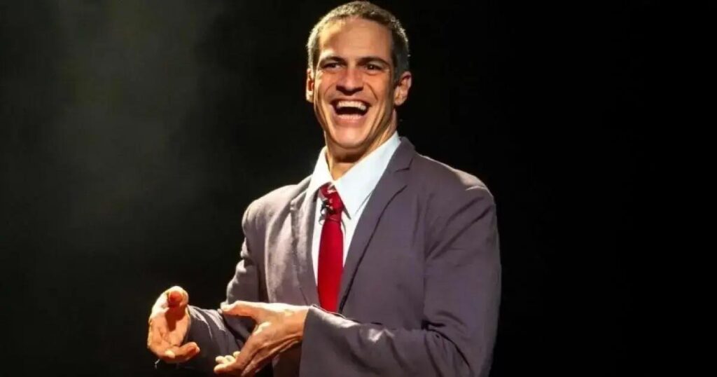Mateus Solano apresenta o monólogo “O Figurante” em Salvador