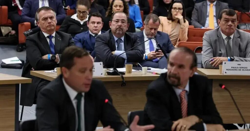 Mauro Cid alega que advogados de Bolsonaro buscavam delação premiada