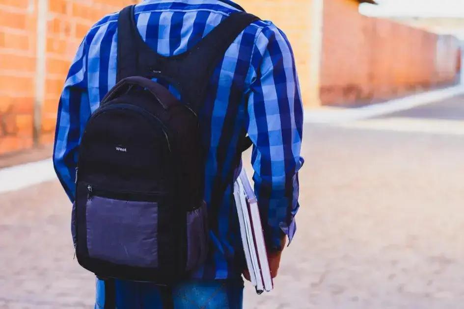 MEC amplia apoio a cursinhos populares com bolsa de R$ 200