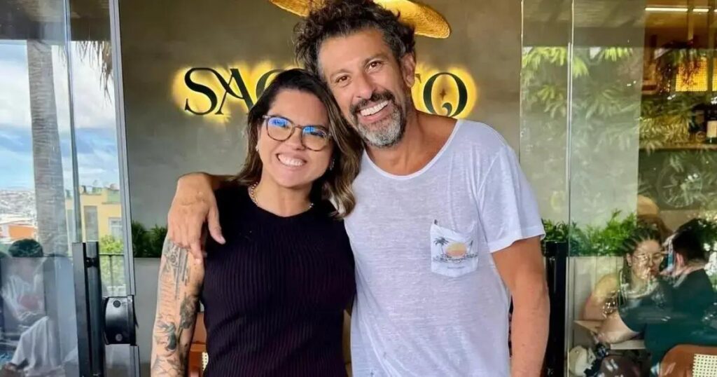 Milhem Cortaz encanta Salvador com monólogo no Teatro Faresi