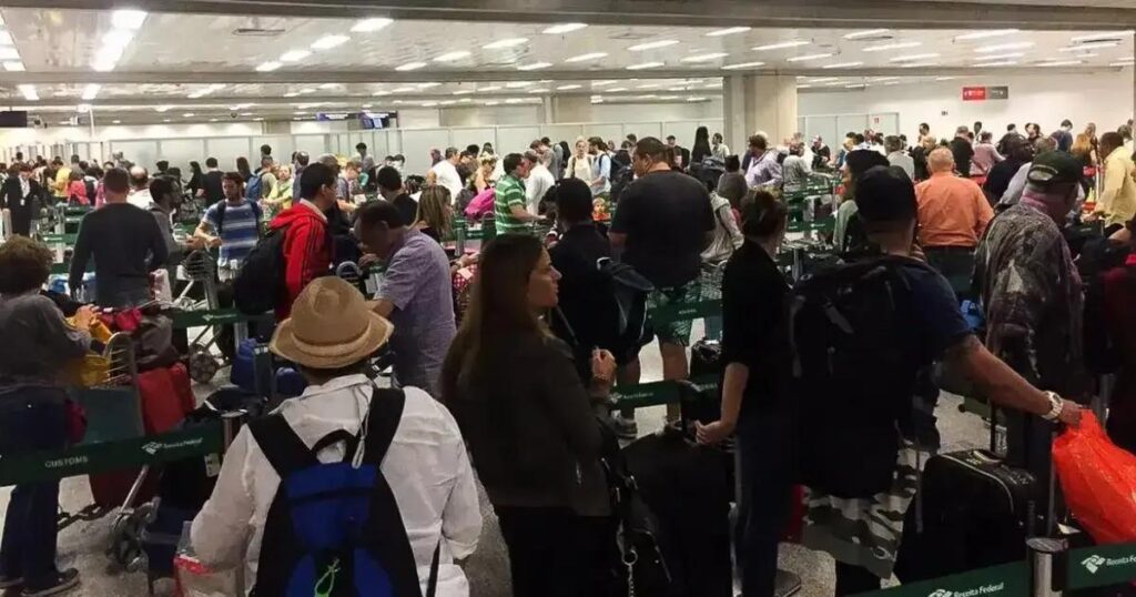 Ministro do STJ Suspende Greve dos Auditores da Receita Federal