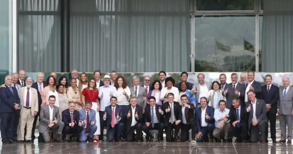 Ministros de Lula se Destacam nas Pesquisas para o Senado e Governos