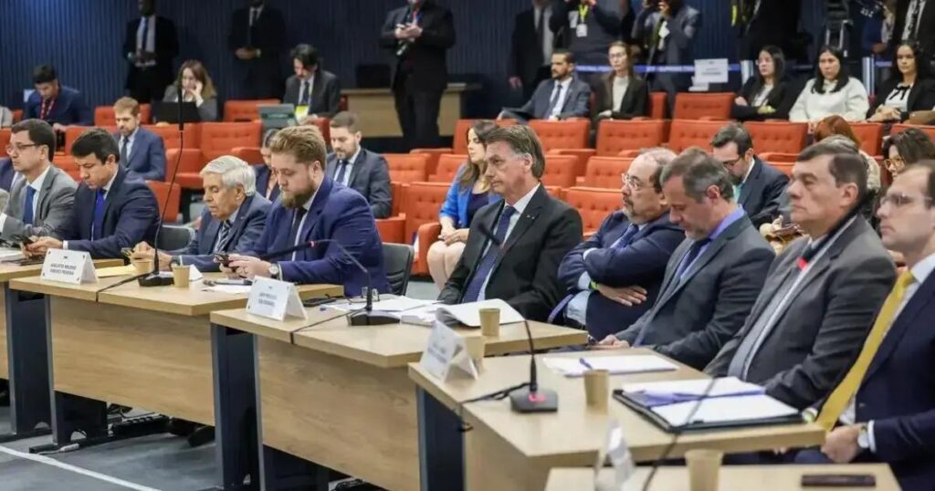 Moraes rejeita uso de vídeos na defesa de Bolsonaro durante depoimento no STF