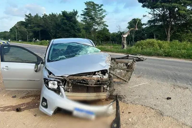 Motorista perde controle e colide com caminhão na BR-367 em Porto Seguro