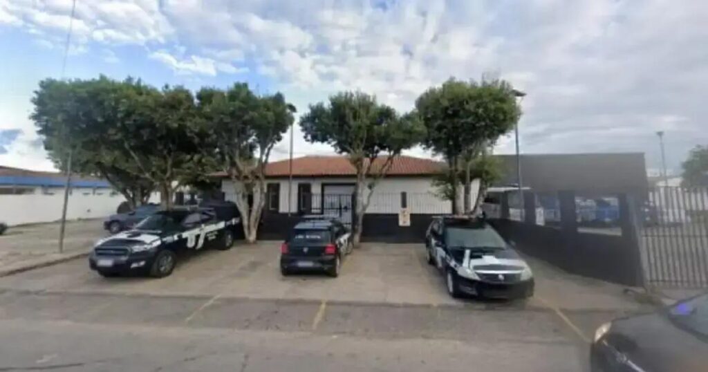 Mulher ateia fogo em jovem em Teixeira de Freitas, Bahia