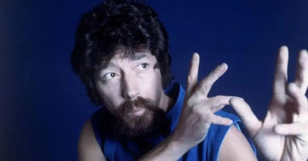 Mural em Salvador homenageia Raul Seixas por seus 80 anos