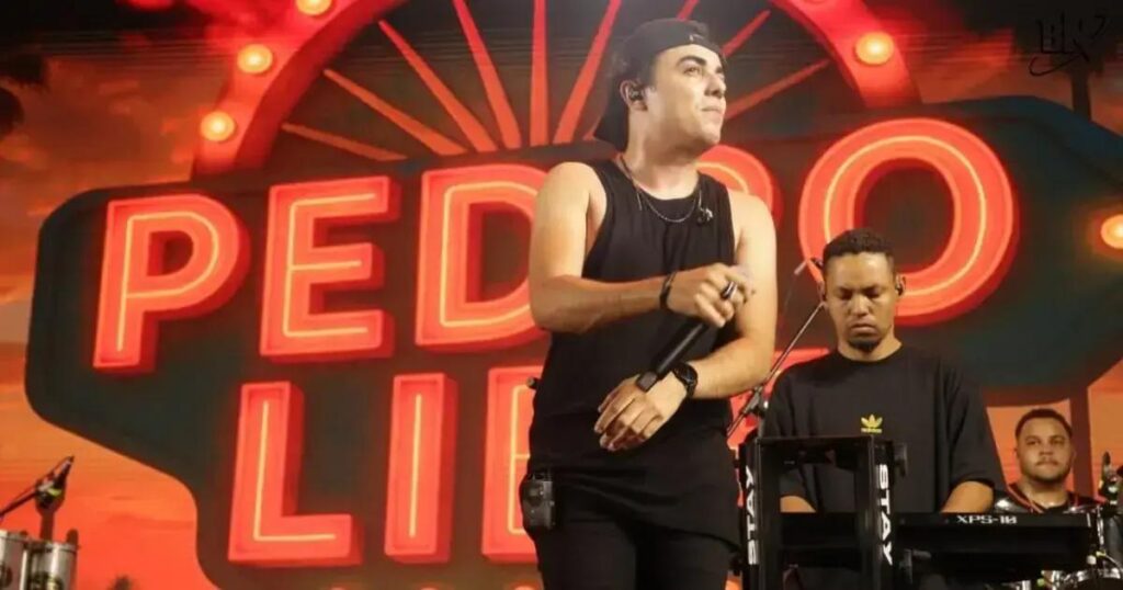 Pedro Libe dá início à festa no Largo do Pelourinho nesta segunda