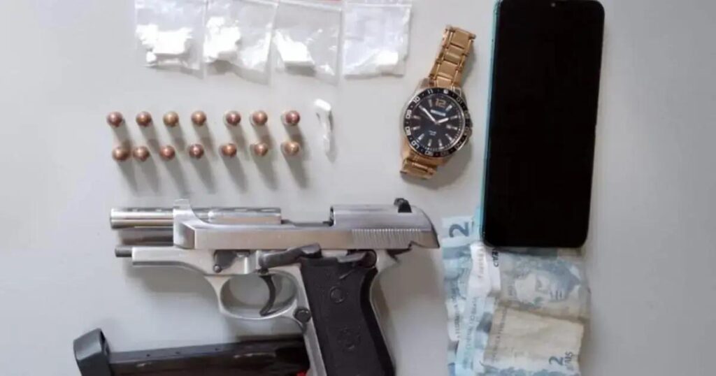 PM apreende arma e drogas com suspeito em Manoel Vitorino, na Bahia