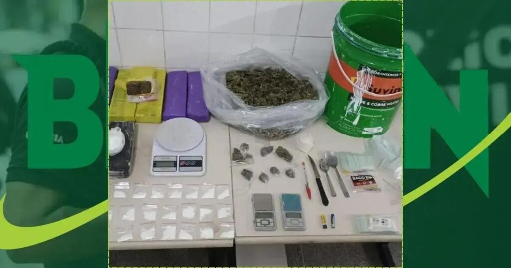 Polícia apreende drogas e balanças após confronto em Santo Amaro