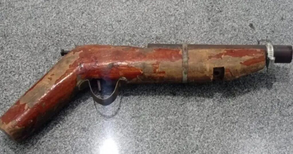Polícia apreende espingarda artesanal durante fiscalização em Condeúba