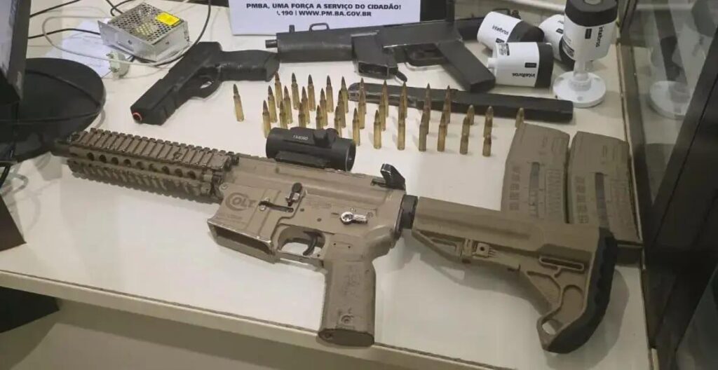 Polícia apreende fuzil e câmeras clandestinas em operação