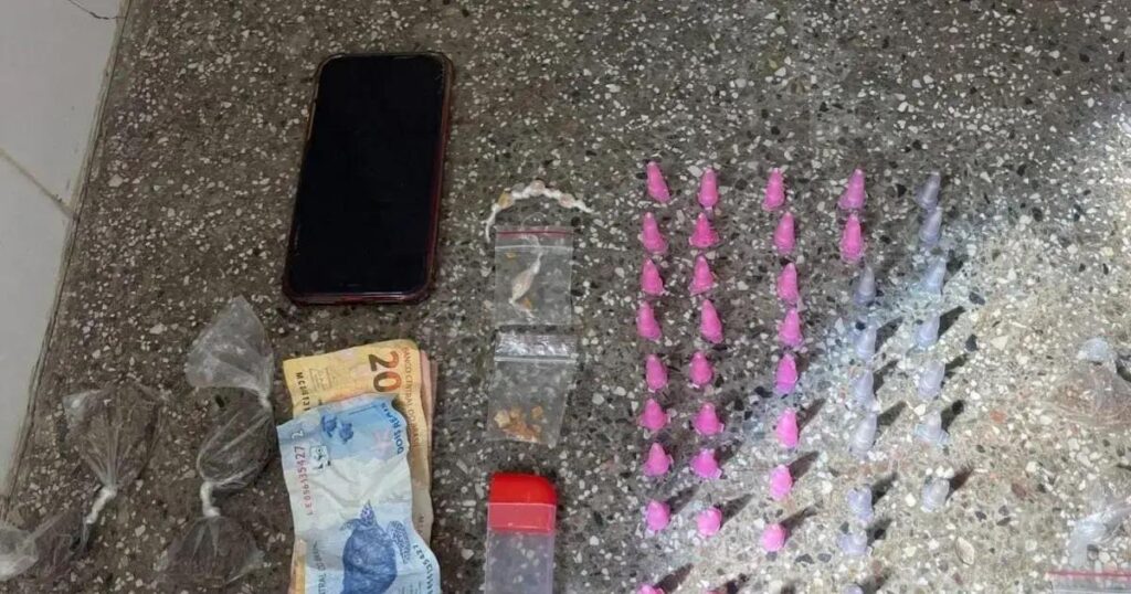 Polícia Militar realiza apreensão de drogas em Santo Amaro