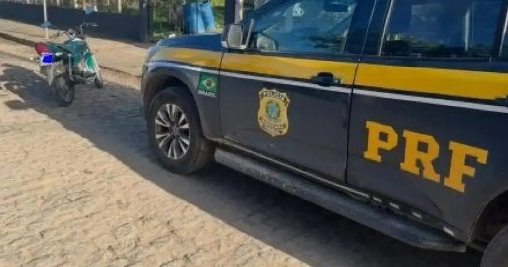 PRF apreende motocicleta adulterada na BR-101 em Cruz das Almas