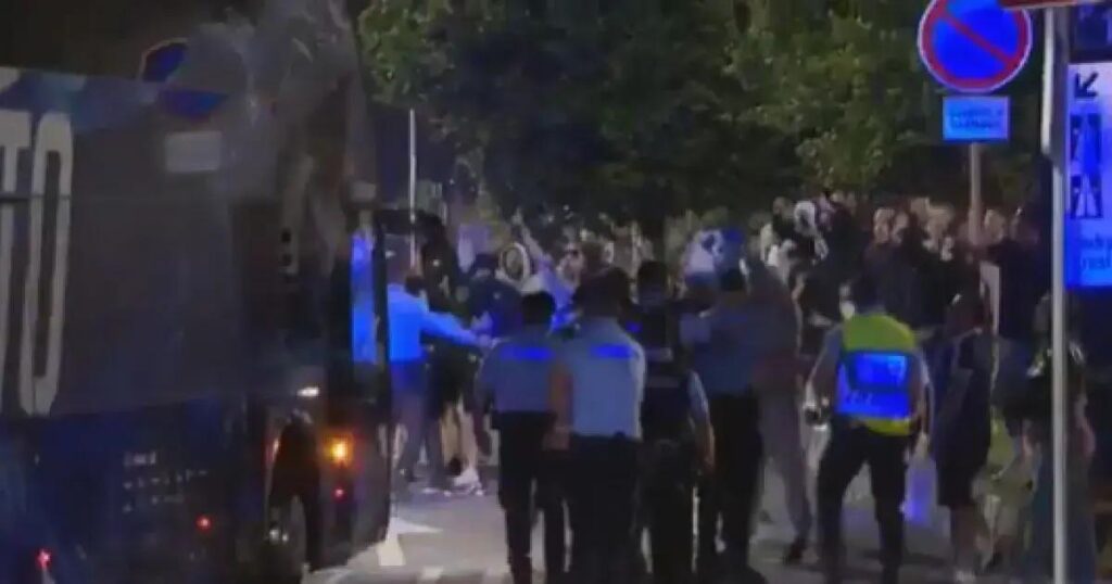 Protesto da torcida marca retorno do Porto após fiasco na Copa do Mundo de Clubes