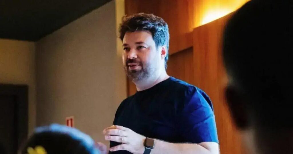 PSDB contrata Marcelo Vitorino para reverter crise de imagem e planejar 2026