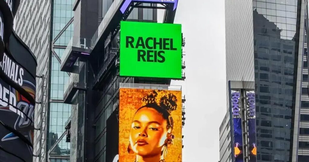 Rachel Reis brilha como embaixadora do Spotify em Times Square