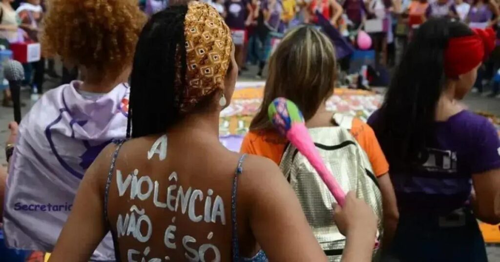 Rede de apoio à vítimas de violência doméstica na Bahia é insuficiente