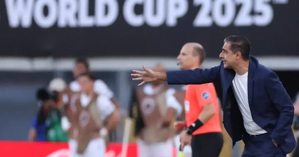 Renato Paiva elogia vitória do Botafogo sobre o PSG na Copa do Mundo