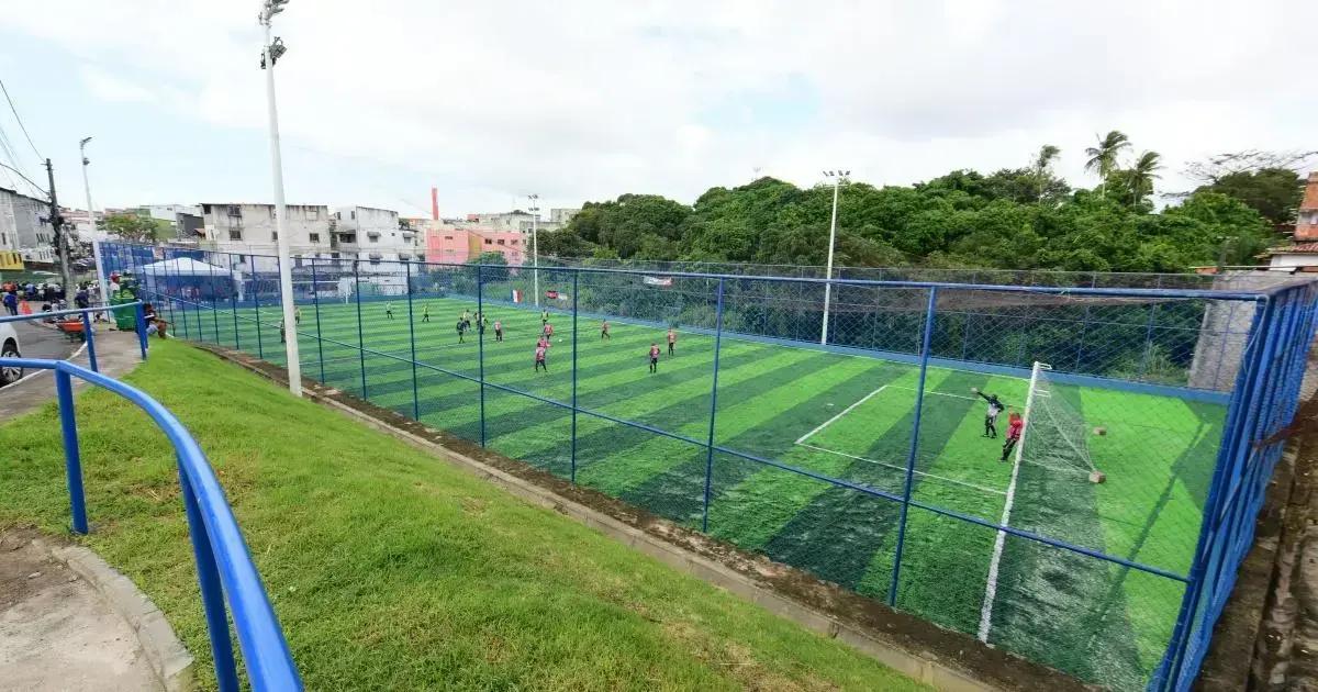 Salvador ganha novo campo de grama sintética no Conjunto ACM