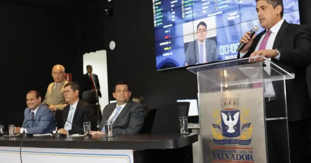 Sidninho critica greve de professores em Salvador e alega que recebem até R$ 20 mil