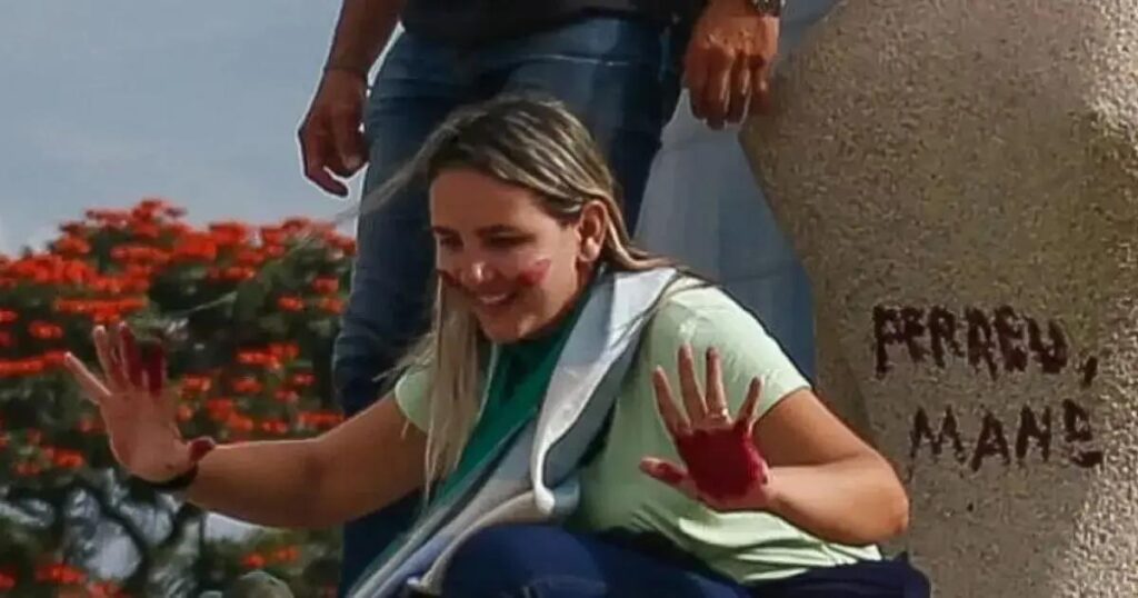 STF mantém condenação de cabeleireira por pichação e atos golpistas