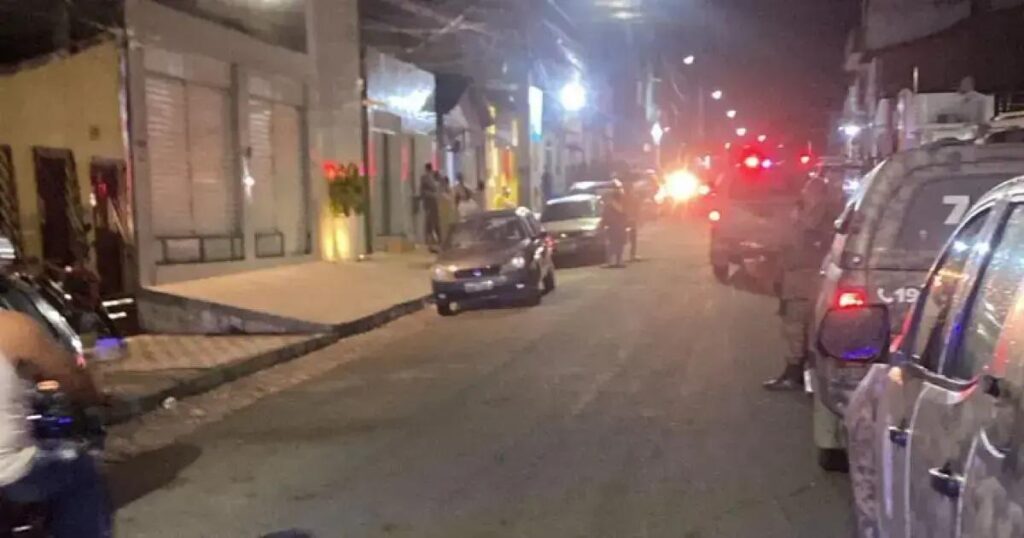 Tentativa de homicídio em Jequié termina em perseguição e tiros; 3 feridos