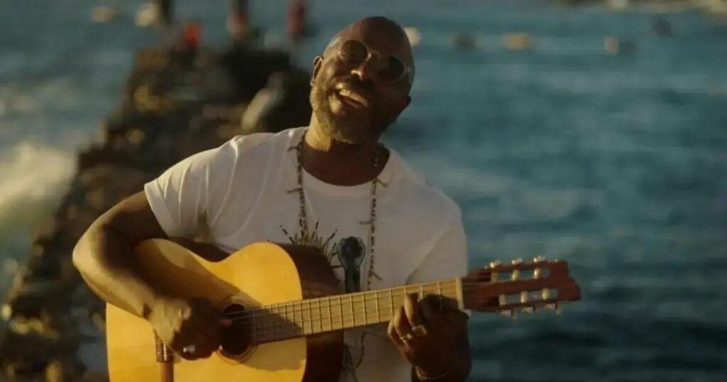 Thiago Thomé lança álbum "Raro92" como tributo à Bahia e paternidade