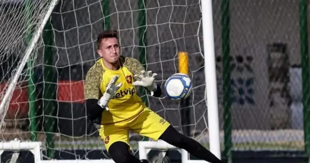 Vitória contrata Thiago Couto do Sport como novo goleiro