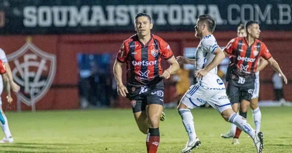 Vitória enfrenta o Cruzeiro e tenta mudar retrospecto complicado