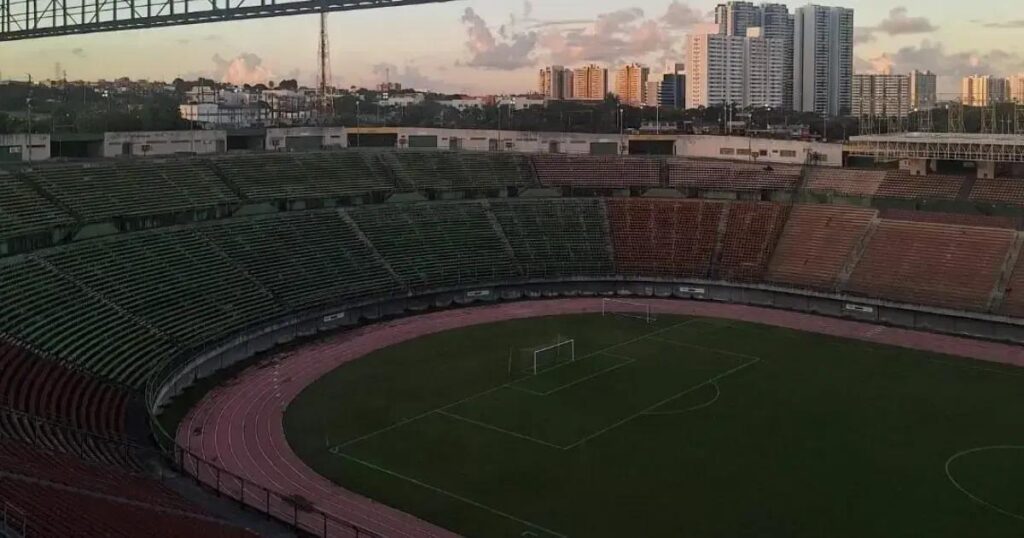 Vitória pode jogar no Estádio de Pituaçu durante as obras da Arena Barradão