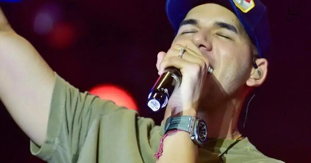 Zé Vaqueiro encanta público durante show no São João da Bahia 2025