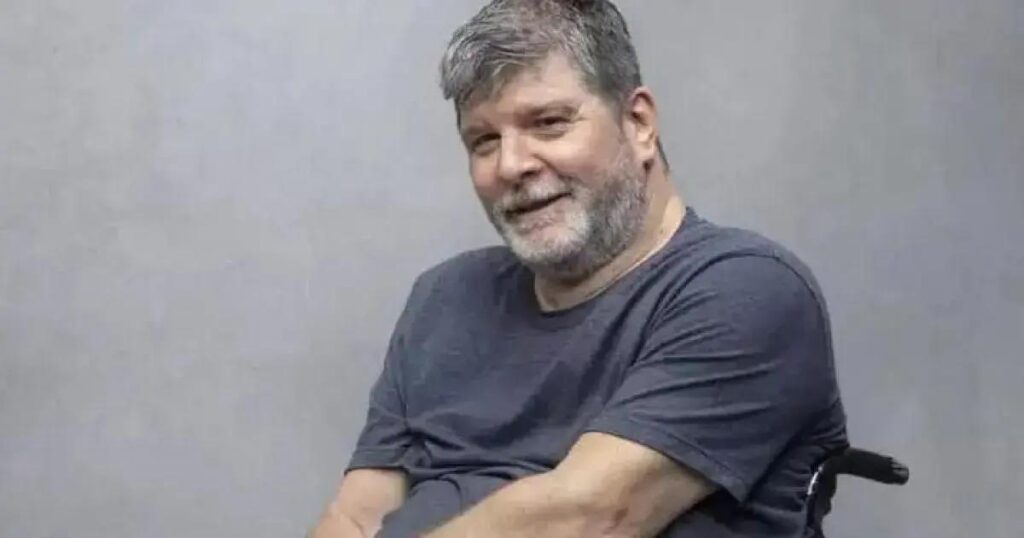 Acidente em voo: escritor Marcelo Rubens Paiva quebra perna durante viagem