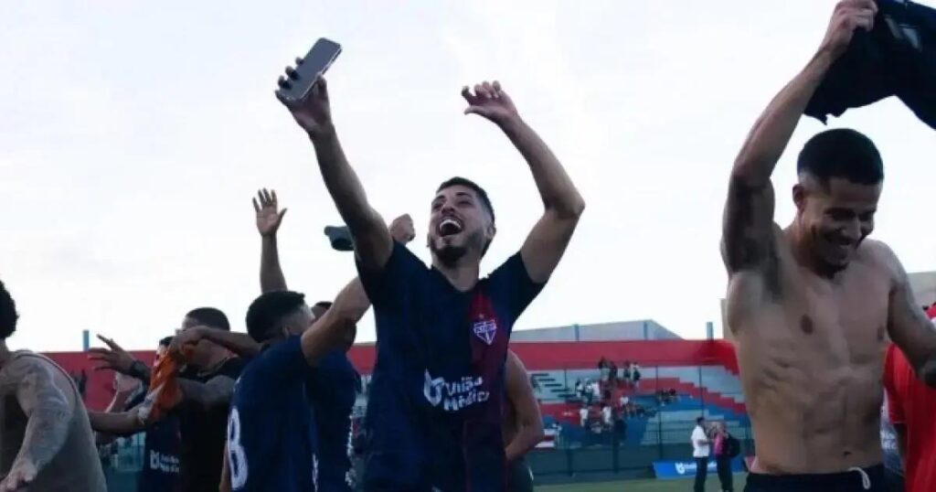Bahia de Feira vence Fluminense e retorna à elite do futebol baiano!