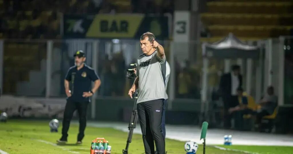 Carille elogia evolução do Vitória após empate com o Mirassol