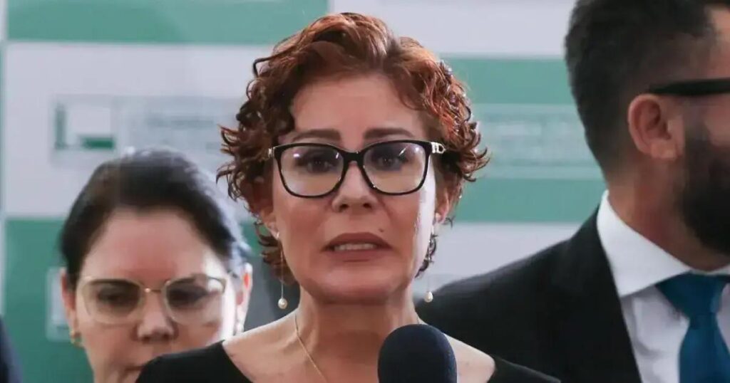 Carla Zambelli planeja candidatar-se na Itália caso não retome mandato no Brasil