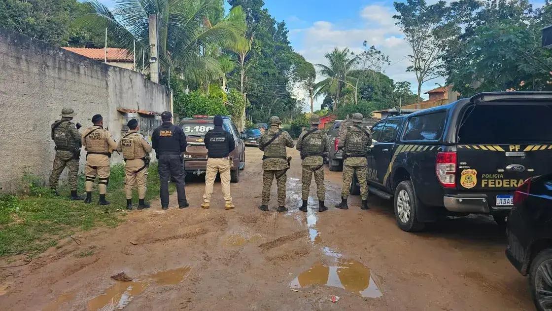 Cerca de R$ 11 mil e veículos apreendidos em Porto Seguro