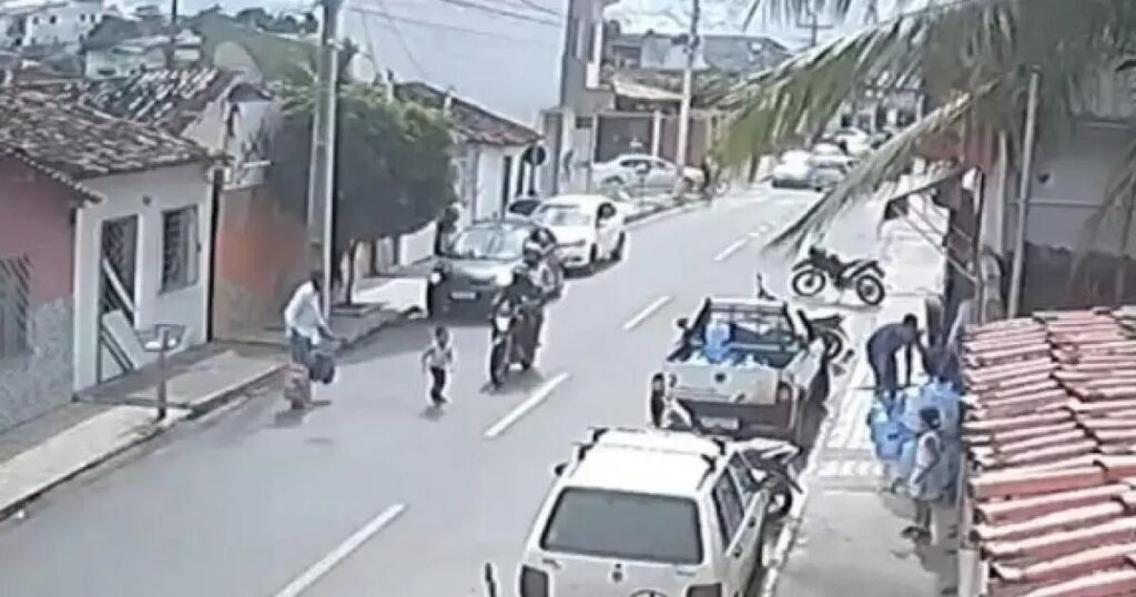 Criança é atropelada por motocicleta em Jequié na Bahia