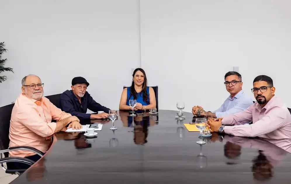 Deputada Cláudia Oliveira Anuncia Centro de Apoio a Mulheres em Eunápolis