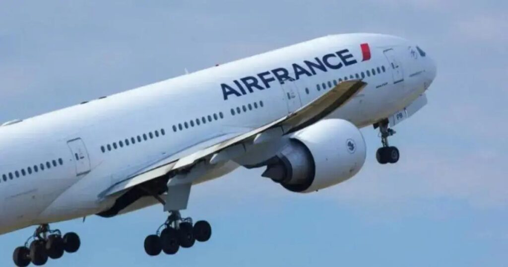 Deputado baiano solicita mais de R$ 20 mil por passagens para Paris