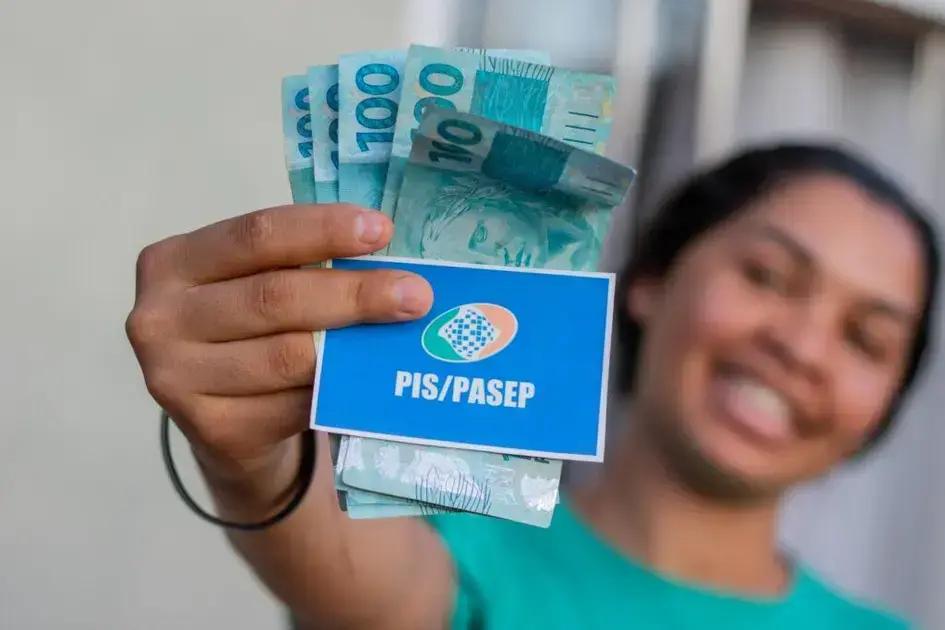 Entenda Como Funciona o Abono Salarial em 2025