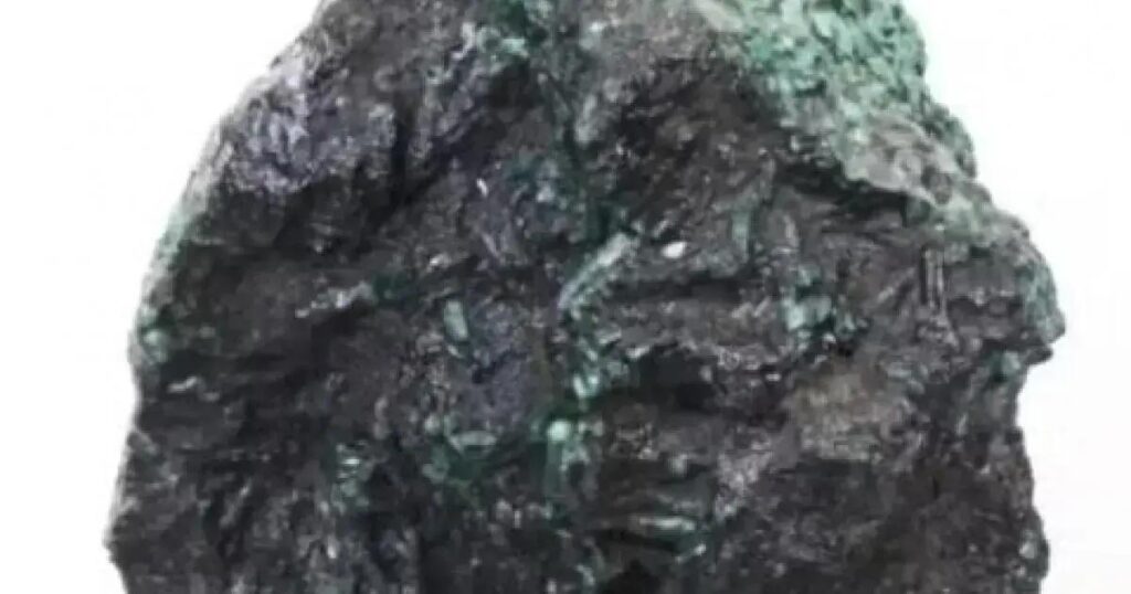 Esmeralda de 92,5 kg encontrada na Bahia será leiloada por R$ 100 milhões