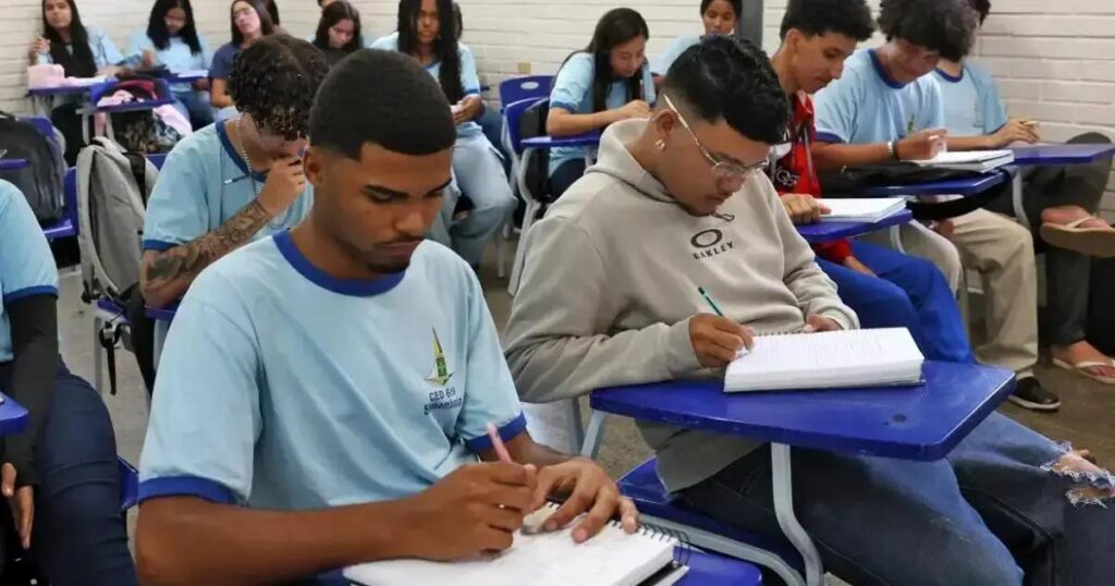 Estudantes nascidos em Maio e Junho recebem quinta parcela do Pé-de-Meia