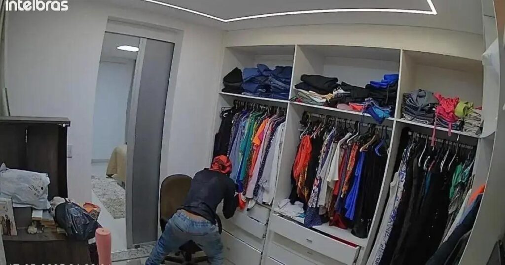 Homem de 50 anos confessa furtos em condomínios de luxo em Feira