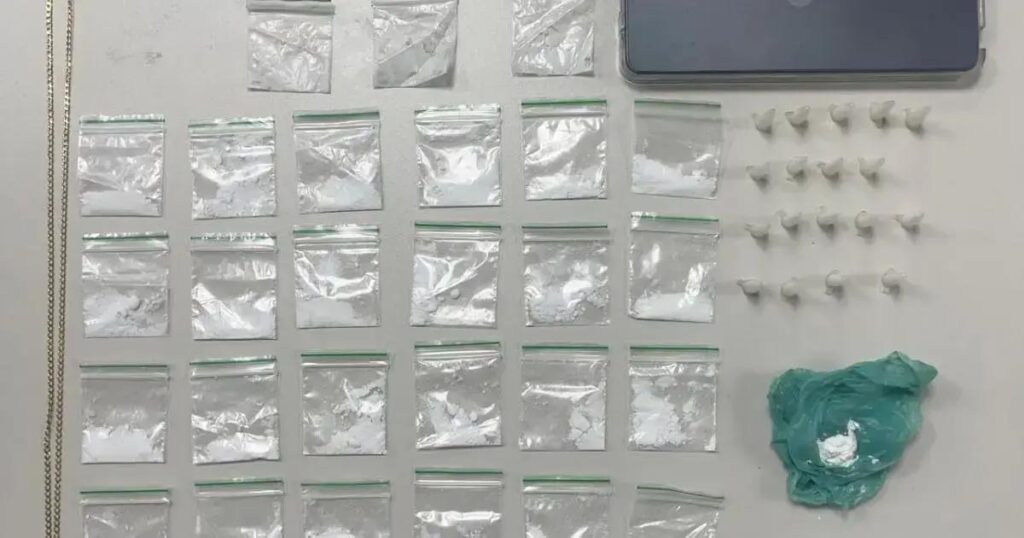 Homem é detido por tráfico de drogas em Camaçari, na Bahia