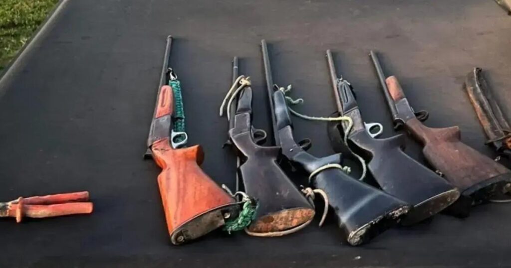 Homem é preso com armas em operação da polícia em Eunápolis