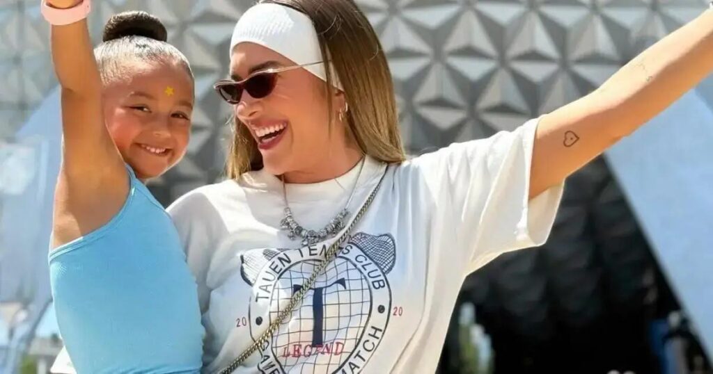 Lore Improta celebra férias mágicas com a filha na Disney