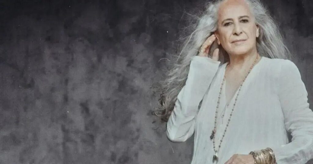 Maria Bethânia anuncia data extra para show em Salvador