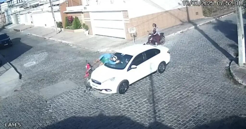 Motociclista sofre acidente em cruzamento de Jequié e é socorrida