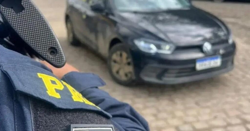 Motorista é preso com carro roubado em Cruz das Almas